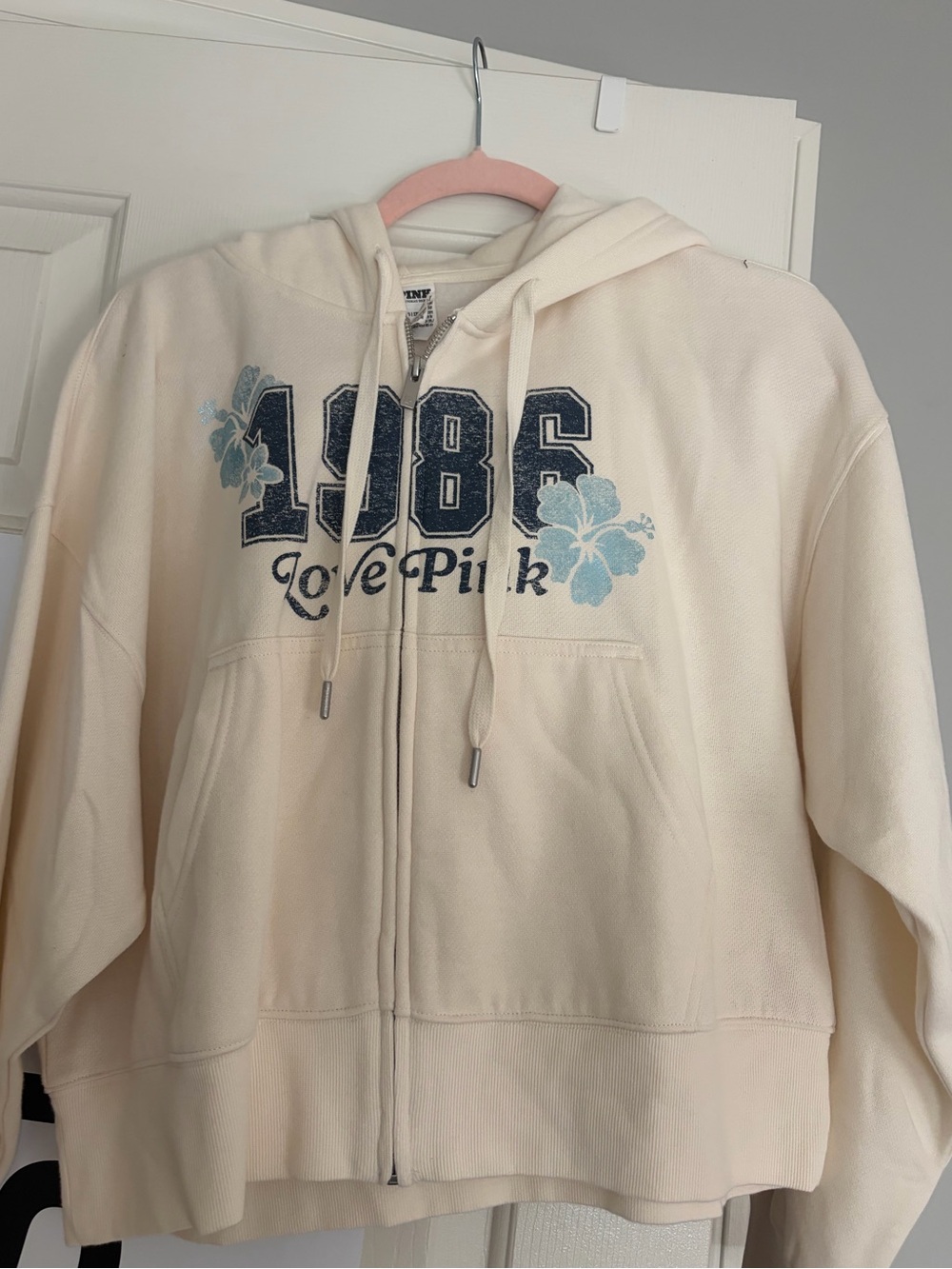 PINK Victoria's Secret
CAMPUS FLEECE SHRUNKEN FULL-ZIP HOODIE